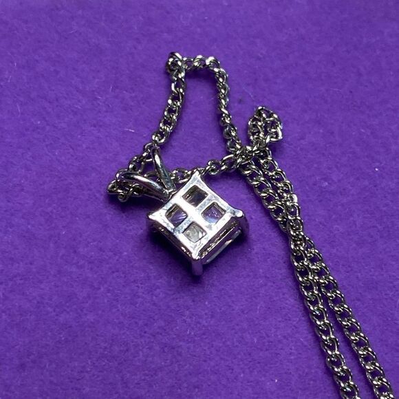 💛 Classic Stainless Steel Princess Cut Crystal Solitaire Necklace - Picture 5 of 7